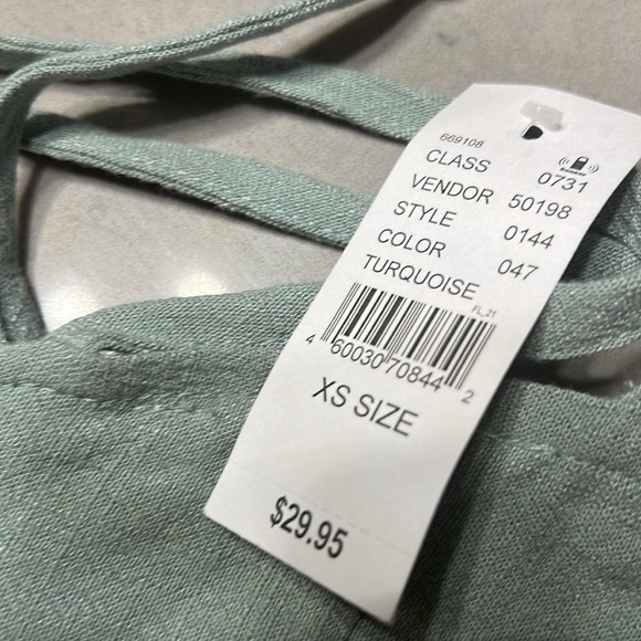 New backless top super cute 🔥 - Picture 3 of 5